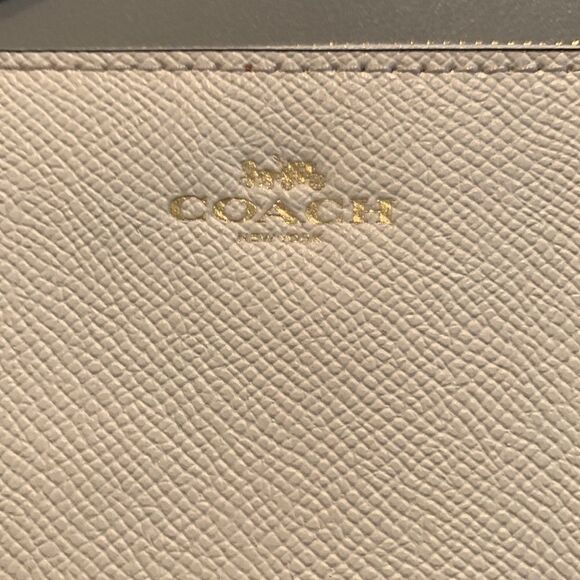 COACH Wristlet NWT - Picture 2 of 4